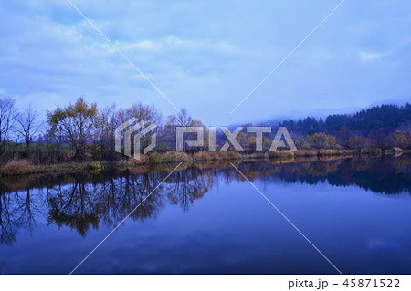 秋のリフレクション 45871522