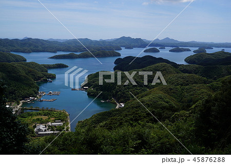 対馬の烏帽子岳展望台からの眺望１ 45876288