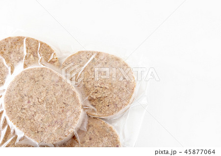 真空パックの冷凍したハンバーグ 真空パックの冷凍したハンバーグ 45877064