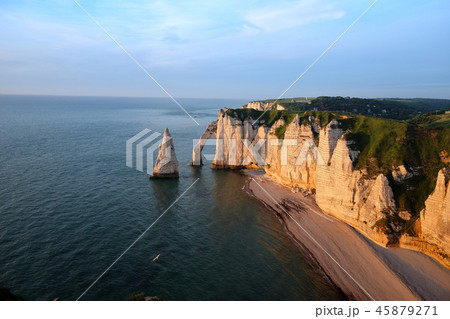 Panoramic view of Etretat cliffs at sunset, France Panoramic view of Etretat cliffs at sunset, France 45879271