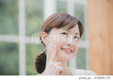 young woman 45884170