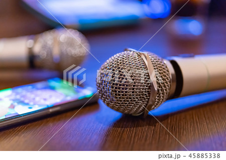 カラオケ　カラオケイメージ　カラオケボックス 45885338