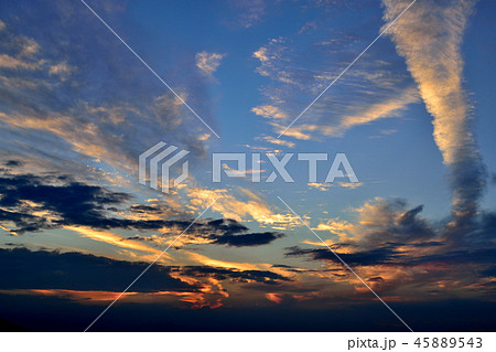 横浜から見える夕焼け空 45889543