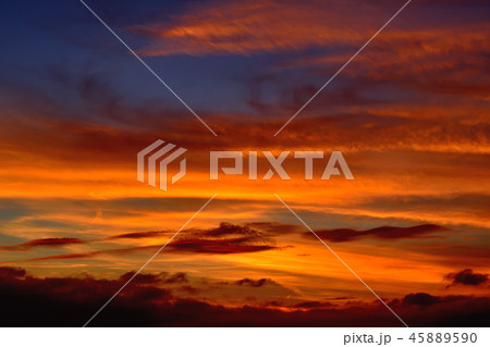 横浜から見える夕焼け空 45889590