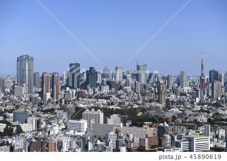 日本の東京都市景観 東京タワーや東京スカイツリー、六本木ヒルズなど、街並みを望む 日本の東京都市景観 東京タワーや東京スカイツリー、六本木ヒルズなど、街並みを望む 45890619