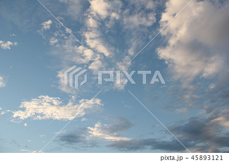 空 夕焼け 夕方 45893121