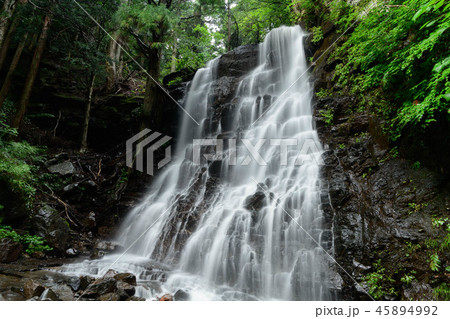 山梨県富士河口湖町 母の白滝 山梨県富士河口湖町 母の白滝 45894992