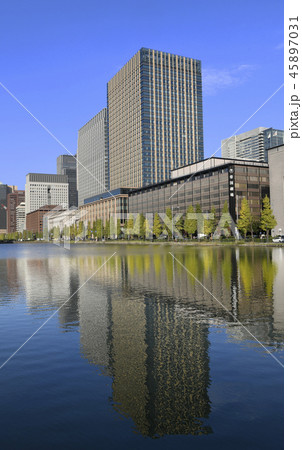 日本の東京都市景観 新商業施設「二重橋スクエア」（丸の内二重橋ビル内）などを望む 45897031