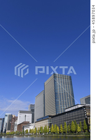 日本の東京都市景観 新商業施設「二重橋スクエア」（丸の内二重橋ビル内）などを望む 45897034