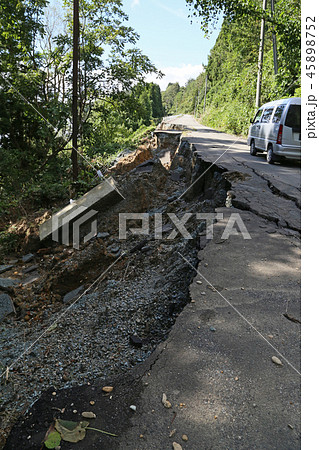 土砂崩れ 土砂崩れ 45898752