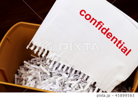 シュレッダーで細断された機密文書 シュレッダーで細断された機密文書 45899563