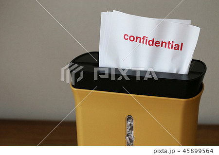 シュレッダーで細断された機密文書 45899564