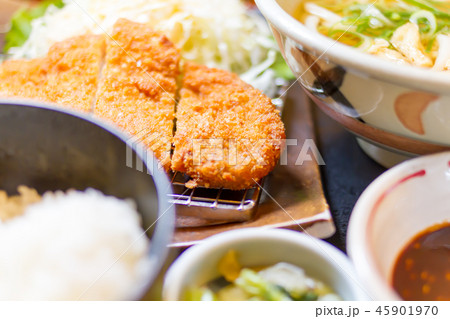 トンカツ定食　とんかつ　料理 45901970