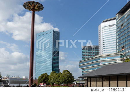 大阪。大阪城公園広場から見えるビジネスパークのビル群。 大阪。大阪城公園広場から見えるビジネスパークのビル群。 45902154