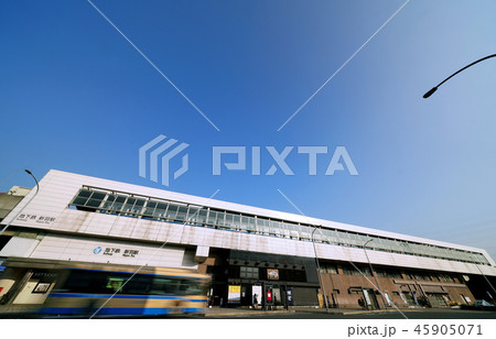 日本の横浜都市景観　地下鉄　新羽駅を望む 45905071