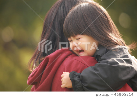 泣く女の子 45905514