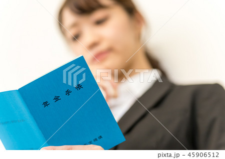 女性　年金　イメージ 45906512