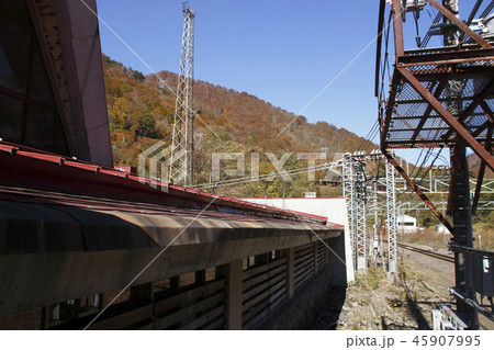紅葉の上越線 土合駅にて（上りホーム） 45907995