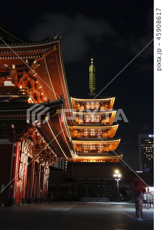 夜の浅草寺にて(宝蔵門・五重塔) 夜の浅草寺にて(宝蔵門・五重塔) 45908617