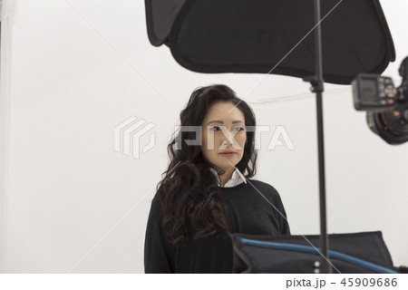 モデル 女性 撮影シーン モデル 女性 撮影シーン 45909686