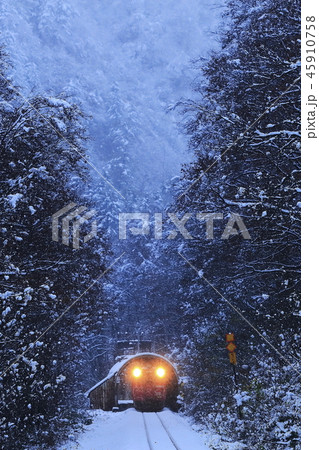 雪景色の只見線 雪景色の只見線 45910758