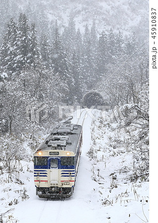 雪景色の只見線 45910837