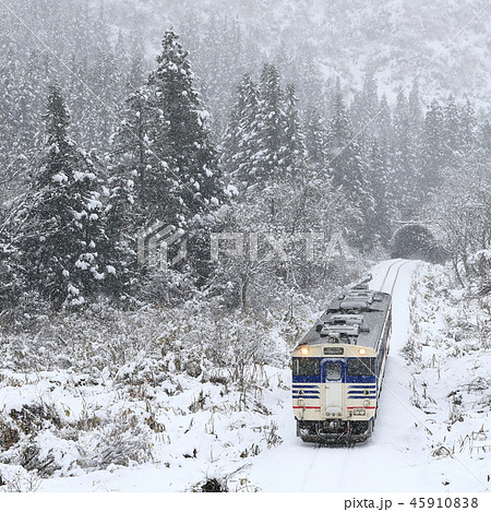 雪景色の只見線 45910838