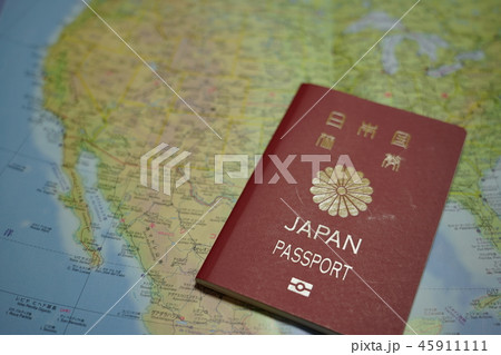 パスポートと世界地図 45911111