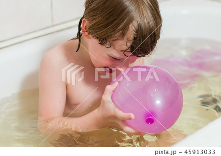boy bathes in a bathroom with balloons 45913033