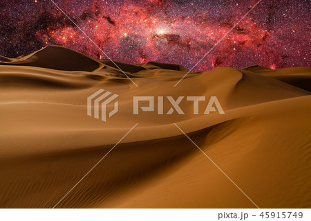 Amazing views of the Sahara desert under the night starry sky. 45915749