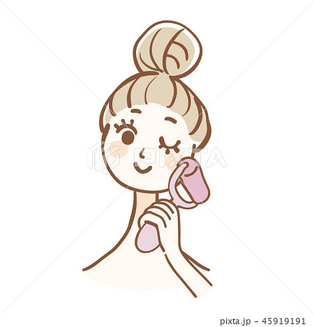 美顔ローラーを使う女性 美顔ローラーを使う女性 45919191