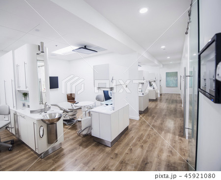 Dentist's surgery 45921080