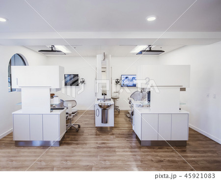 Dentist's surgery 45921083