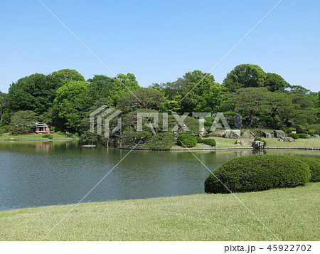 新緑が美しい春の六義園(大泉水・中の島・舟屋・臥龍石・吹上茶屋) 新緑が美しい春の六義園(大泉水・中の島・舟屋・臥龍石・吹上茶屋) 45922702