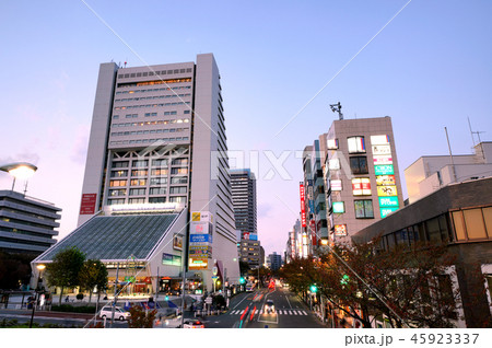 日本の東京都市景観　中野サンプラザなど、中野の街並みを望む 45923337