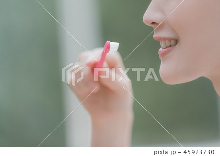 young woman 45923730
