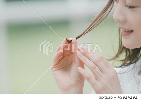 young woman 45924292