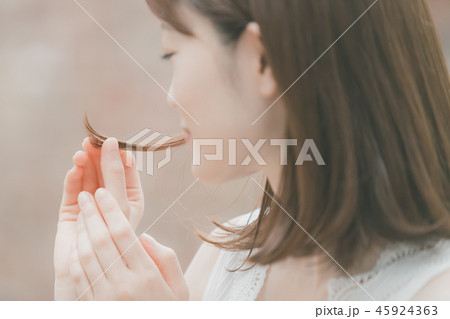 young woman 45924363