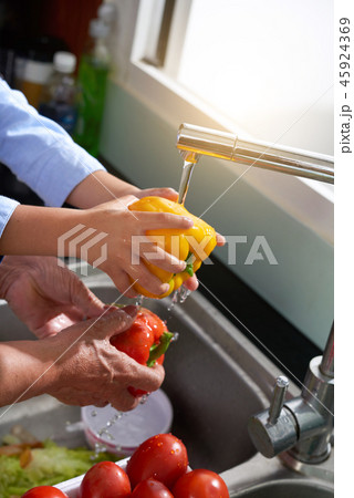 Rinsing vegetables Rinsing vegetables 45924369