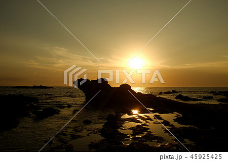 海岸の夕景・荒井浜海岸 45925425