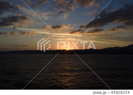 徳之島に沈む夕陽 45926254
