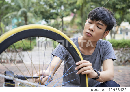 Fixing bicycle wheel Fixing bicycle wheel 45928422