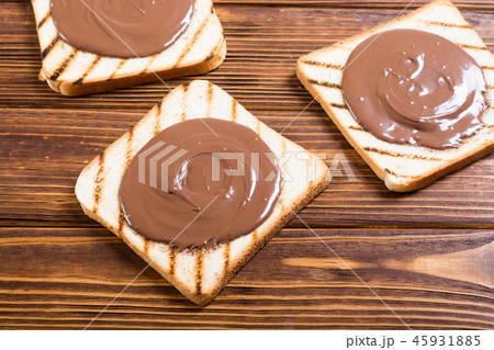 nut nougat cream sandwich 45931885