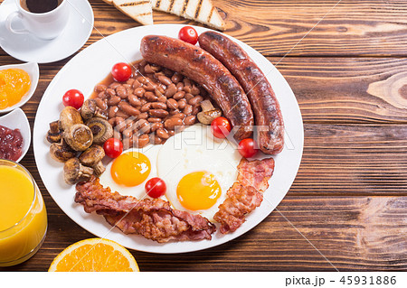 Healthy balanced english breakfast 45931886