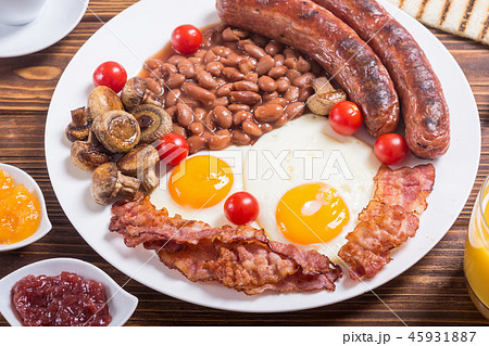 Healthy balanced english breakfast 45931887