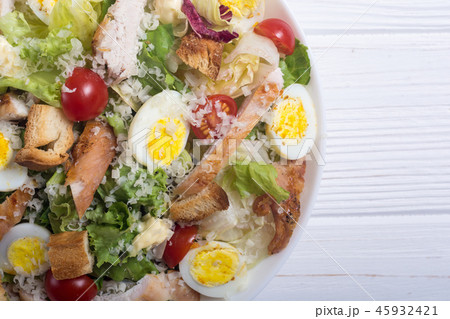 Salad ceasar with chicken , eggs and tomatoes 45932421