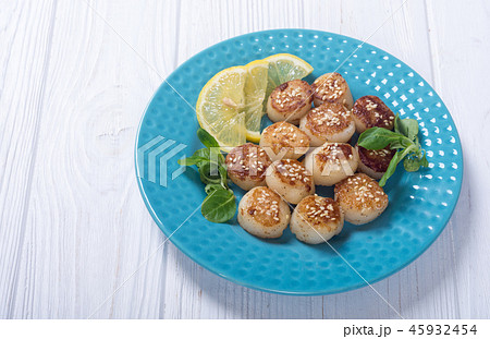 Fried scallops with lemon and salad Fried scallops with lemon and salad 45932454