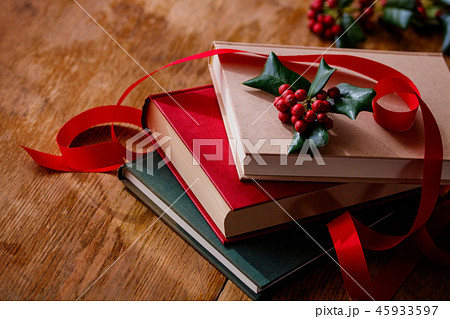 クリスマスに本を贈る 45933597