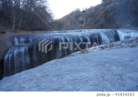 【日本の滝百選】初冬の吹割の滝　群馬県沼田市 45934263