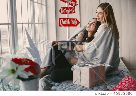 girls with gifts 45935680